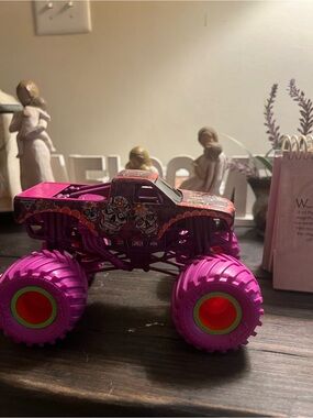 1:24 Calavera monster jam truck